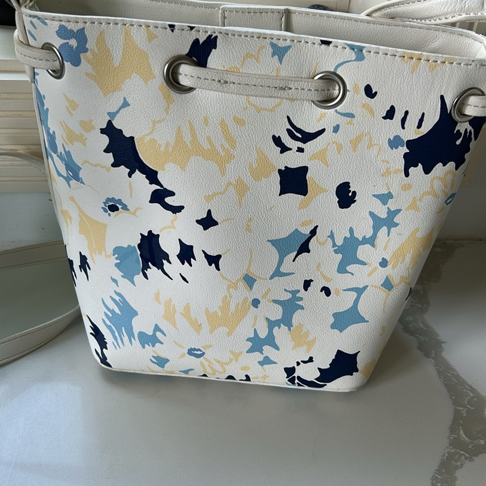 Chaps Ralph Lauren Stylish White and Blue floral Women's Bag - Picture 7 of 10